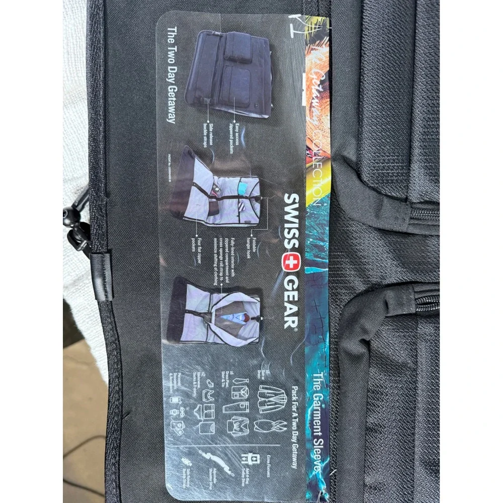 SwissGear Getaway 22 Carry-on Garment Bag Black‎ Tri-Fold Travel Sleeve NWT